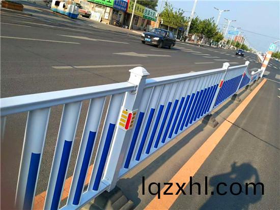 道路(lu)護(hu)欄