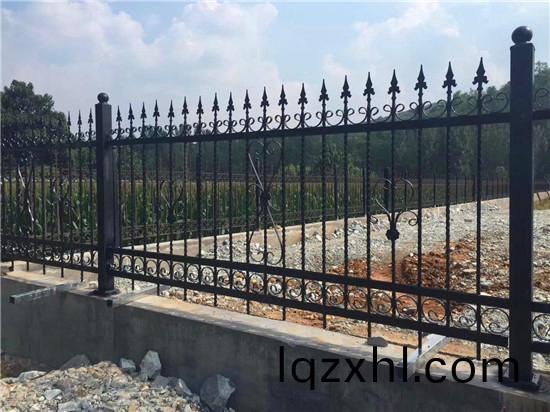 鐵(tie)藝護(hu)欄